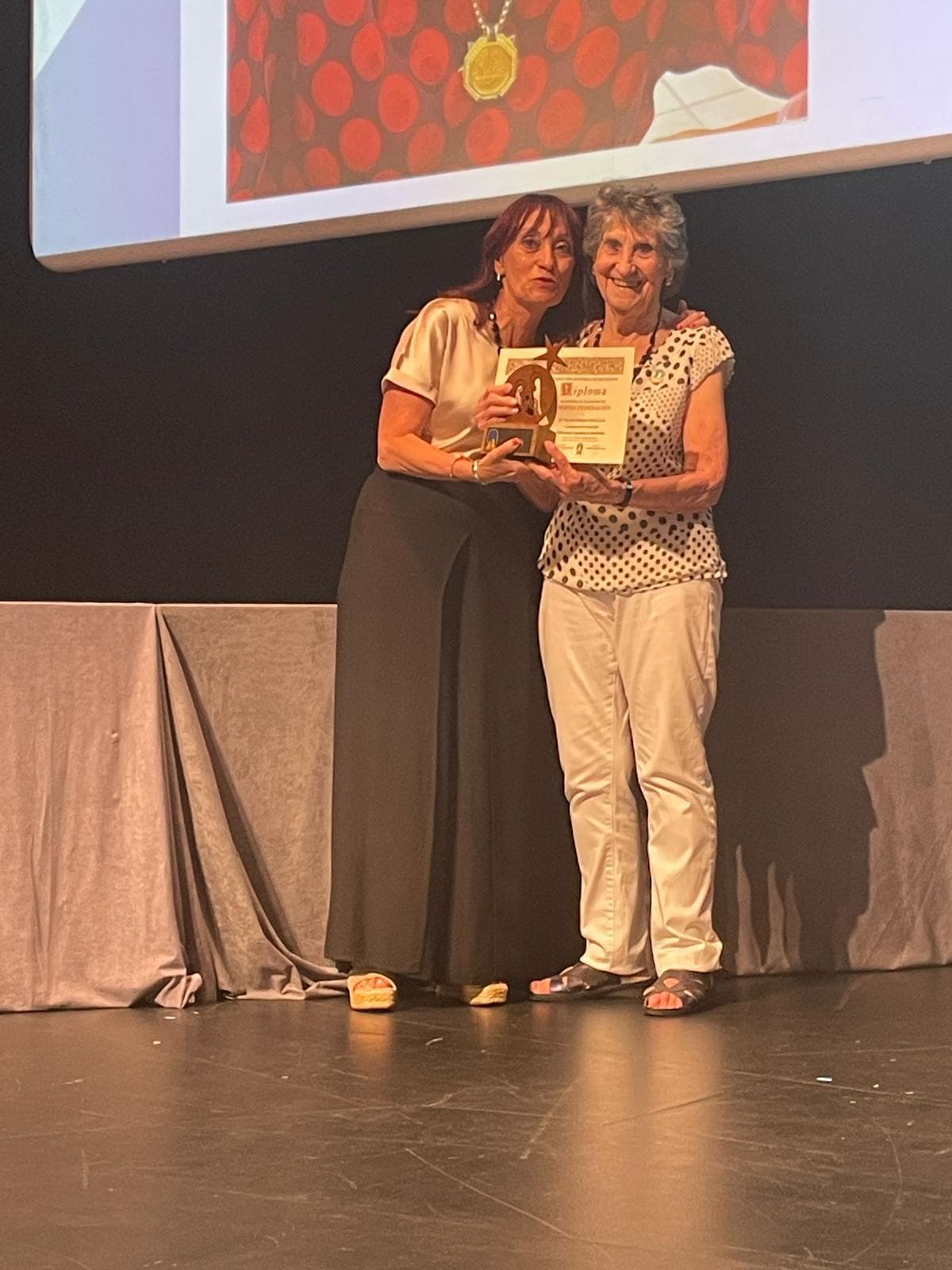Pilar Tobar recibe el Trofeo FEB 2026 en el Congreso de Logroño