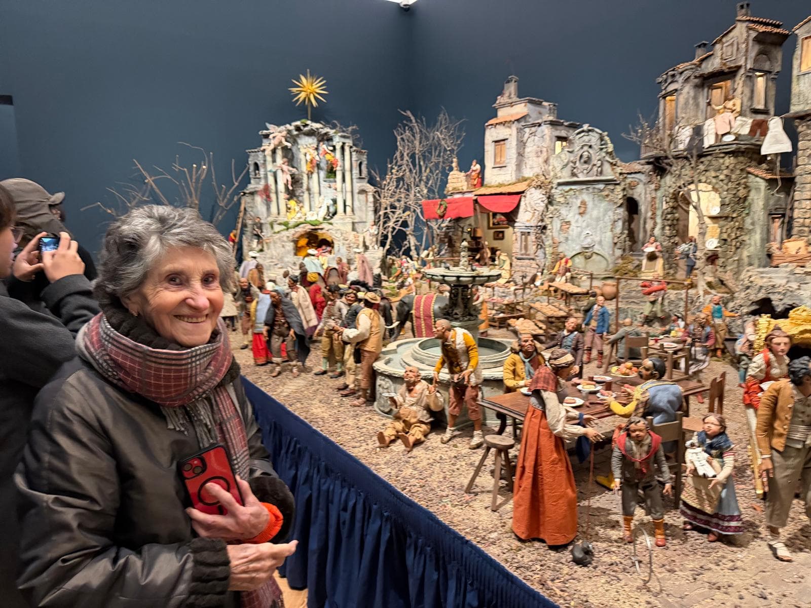 Pilar Tobar visitando el Belén Napolitano del Palacio Real de Madrid