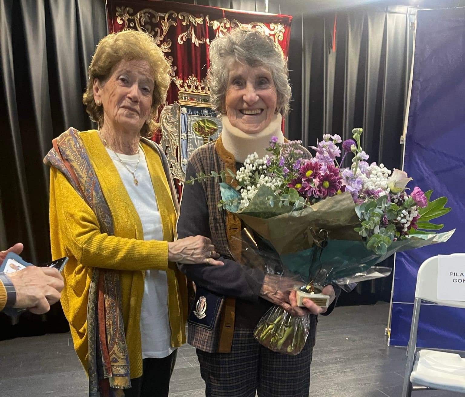 Pilar Tobar entrega de premio a la mujer trabajadora 2024